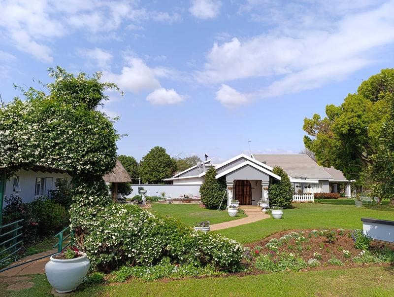 4 Bedroom Property for Sale in Middelburg Eastern Cape